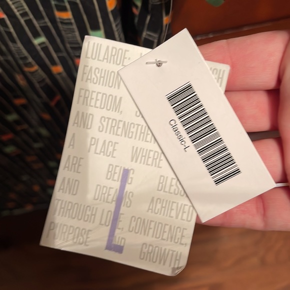 Classic tee, large from Lularoe, brand new with tags - Picture 4 of 4